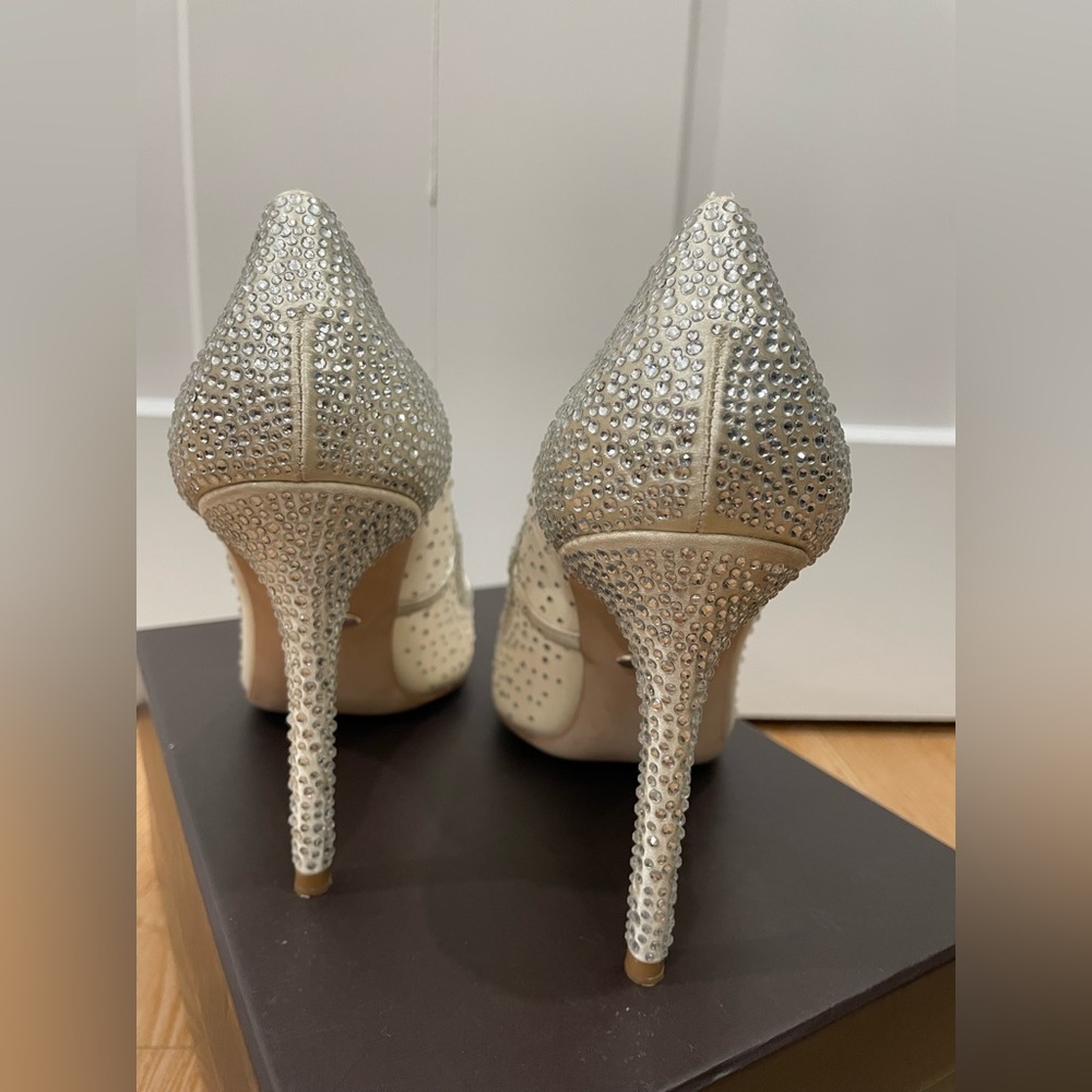 BADGLEY MISCHKA Weslee Pointed Toe Pump Heels Ivory Satin 8.5 - Picture 8 of 11